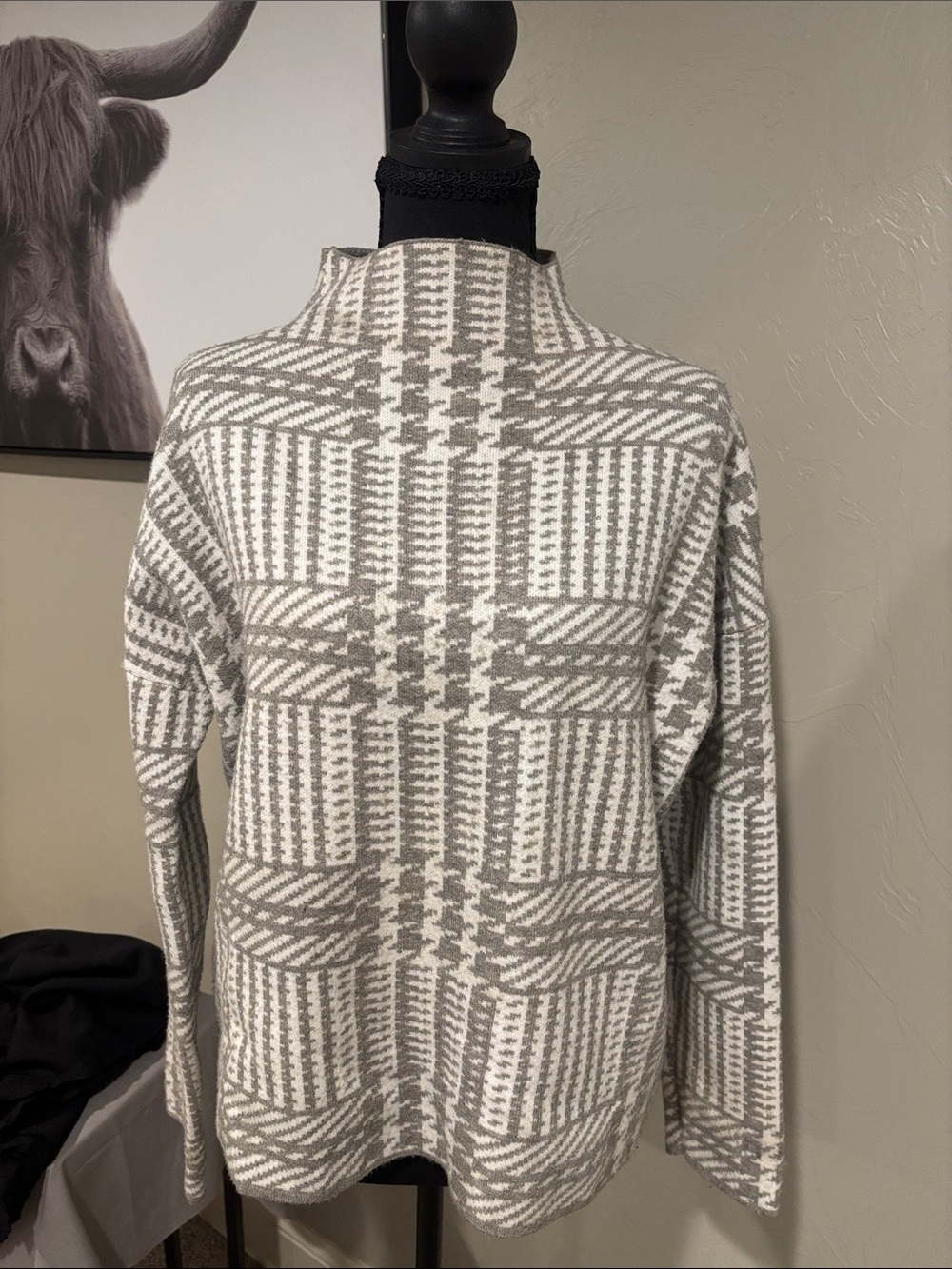 Max Studio Women’s Gray & White Patterned Knit Sweater mock neckline